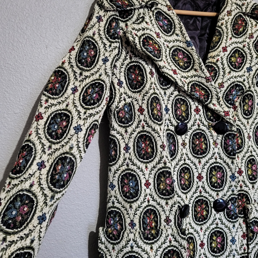 Vintage Paisley Patterned Coat with Black Buttons Size Large - Picture 11 of 12